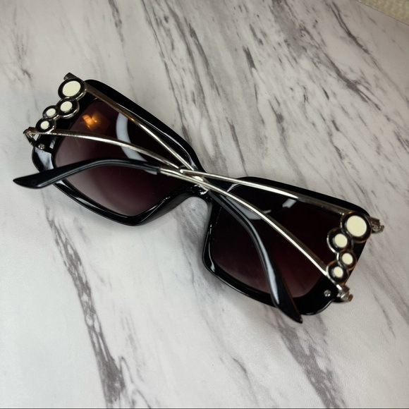 Bluenotes Sunglasses – Black – Thick Frame, UV 400 Protection - Picture 4 of 5